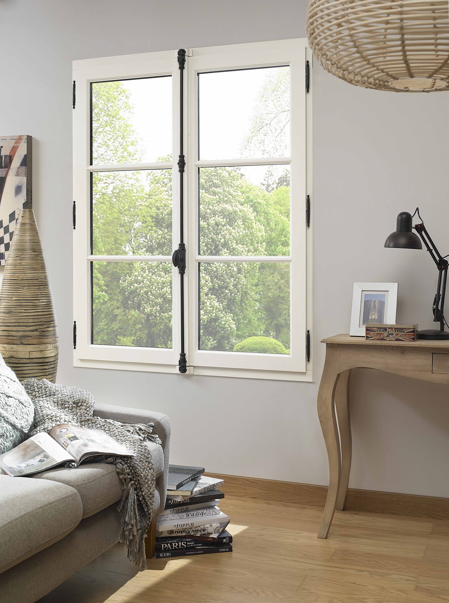 fenetre-atlantem-bois-ambiance-cremone-en-applique-bois